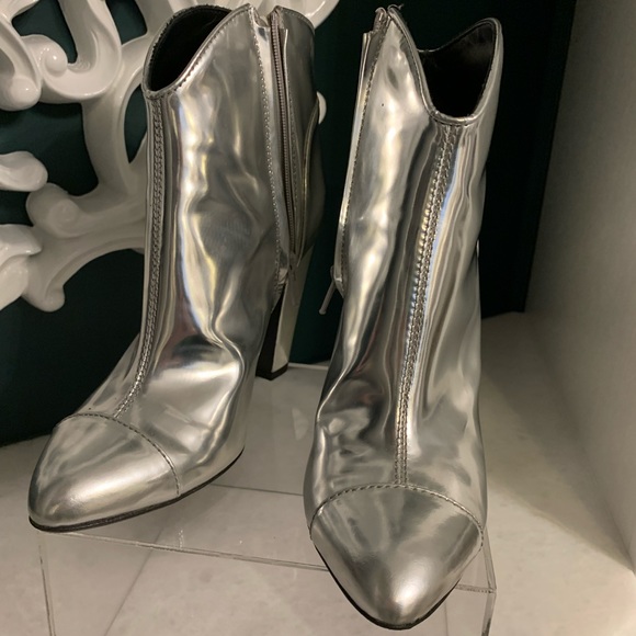 Burberry!! Limited Edition - Picture 7 of 10